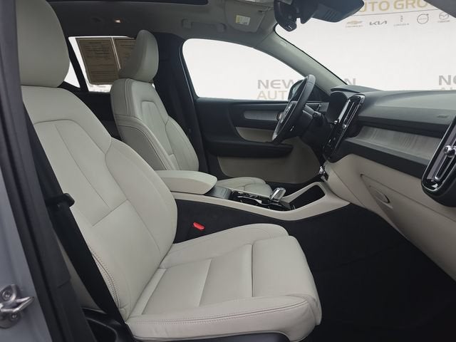 2024 Volvo XC40 Plus Dark Theme