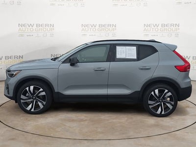 2024 Volvo XC40 Plus Dark Theme