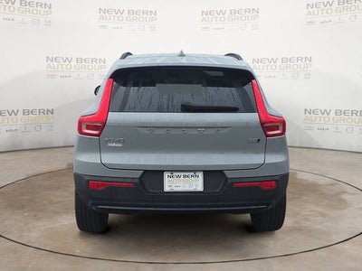 2024 Volvo XC40 Plus Dark Theme