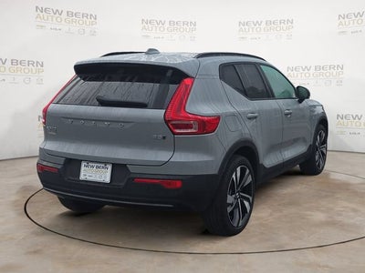 2024 Volvo XC40 Plus Dark Theme