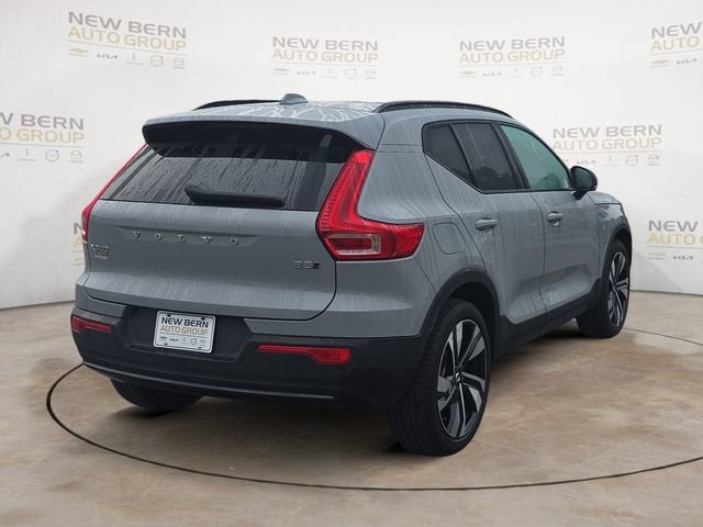 2024 Volvo XC40 Plus Dark Theme