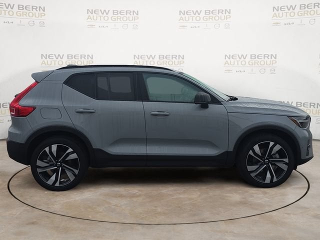 2024 Volvo XC40 Plus Dark Theme