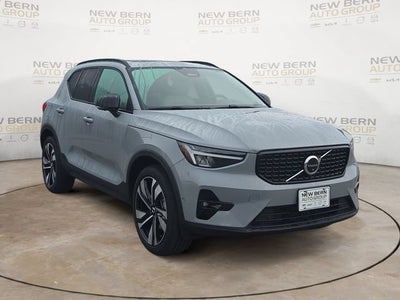 2024 Volvo XC40 Plus Dark Theme