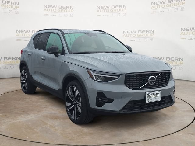2024 Volvo XC40 Plus Dark Theme