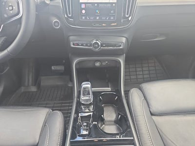 2023 Volvo XC40 Plus Dark Theme