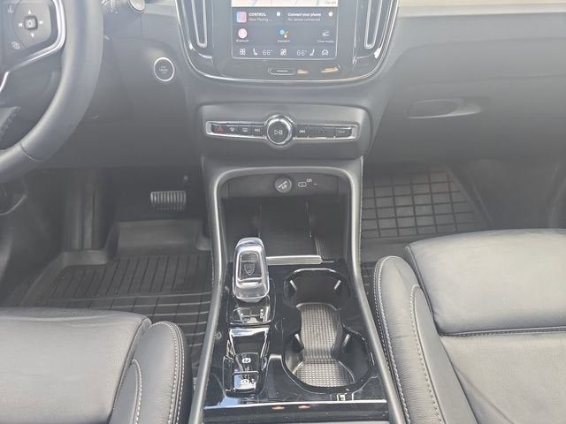 2023 Volvo XC40 Plus Dark Theme