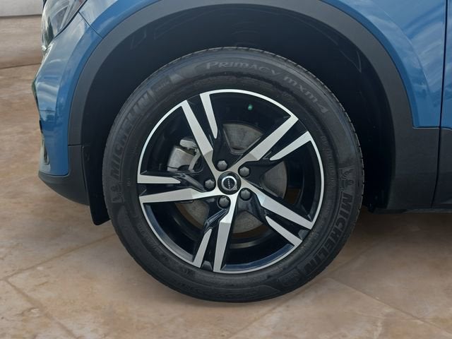 2023 Volvo XC40 Plus Dark Theme