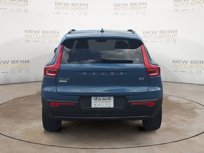 2023 Volvo XC40 Plus Dark Theme