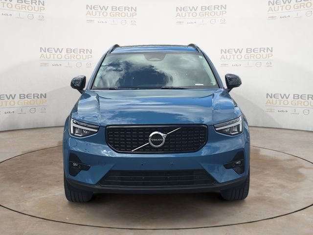 2023 Volvo XC40 Plus Dark Theme