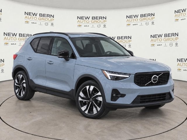 2025 Volvo XC40 Ultra Dark Theme
