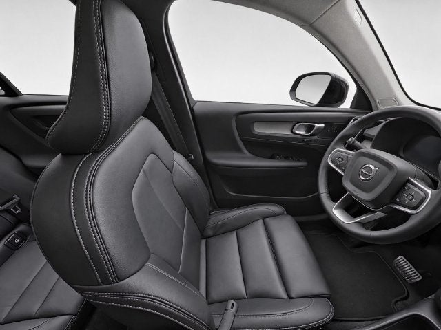 2025 Volvo XC40 Ultra Dark Theme