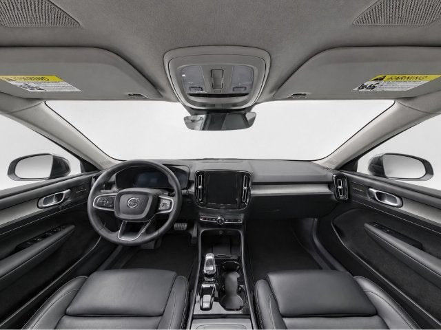 2025 Volvo XC40 Ultra Dark Theme
