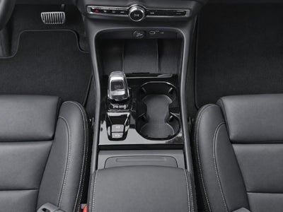 2025 Volvo XC40 Ultra Dark Theme