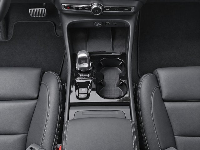 2025 Volvo XC40 Ultra Dark Theme