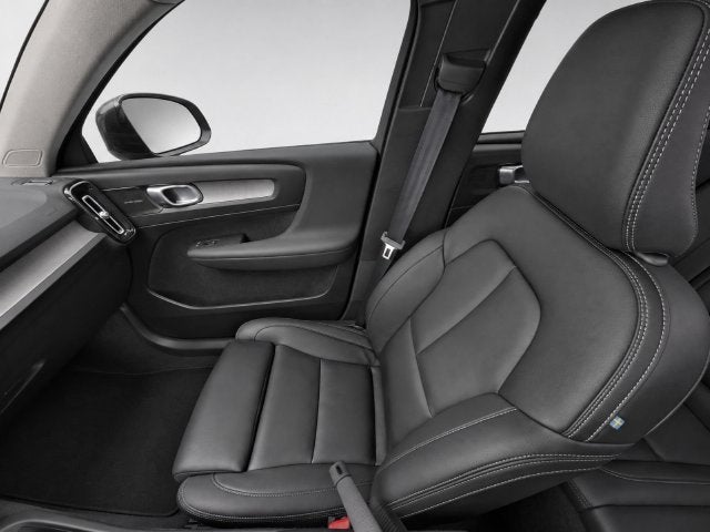 2025 Volvo XC40 Ultra Dark Theme