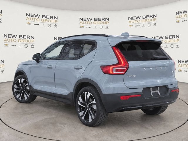 2025 Volvo XC40 Ultra Dark Theme