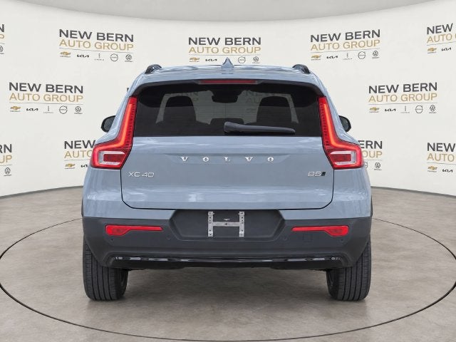 2025 Volvo XC40 Ultra Dark Theme