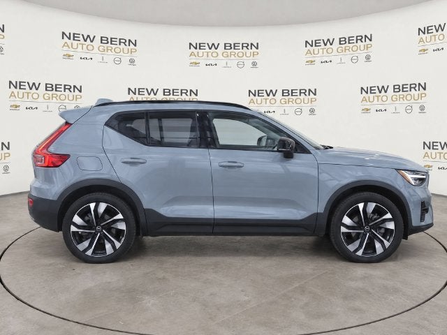 2025 Volvo XC40 Ultra Dark Theme