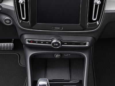 2025 Volvo XC40 Ultra Dark Theme