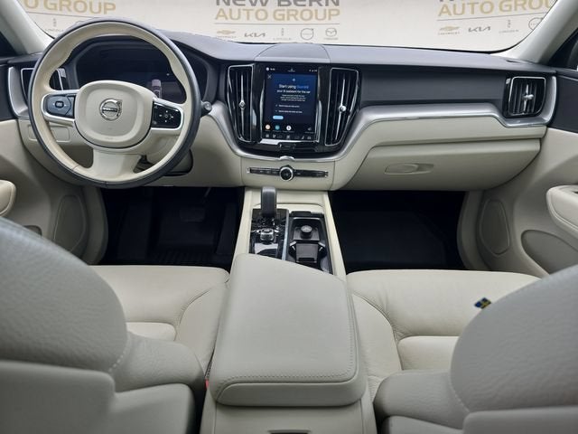 2025 Volvo XC60 Core