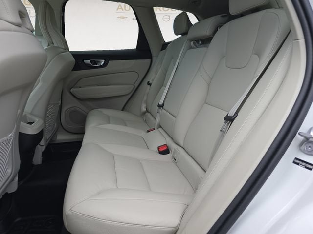 2025 Volvo XC60 Core