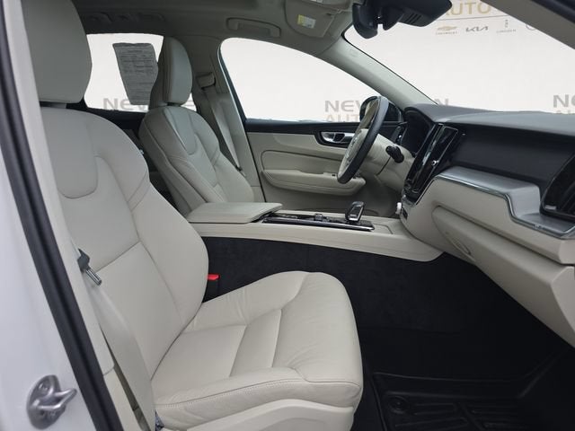 2025 Volvo XC60 Core