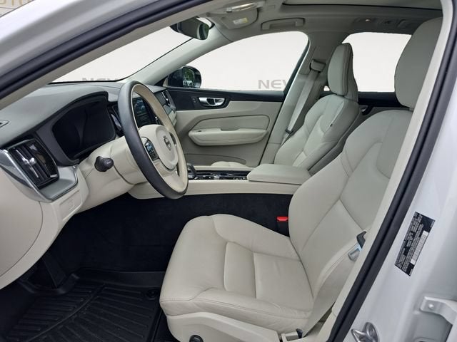 2025 Volvo XC60 Core