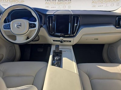 2025 Volvo XC60 Core