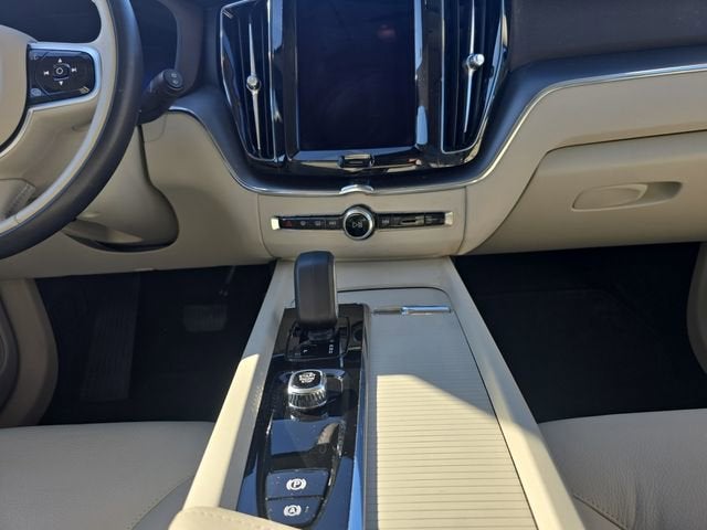 2025 Volvo XC60 Core