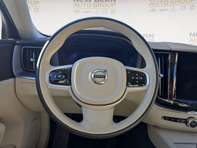 2025 Volvo XC60 Core